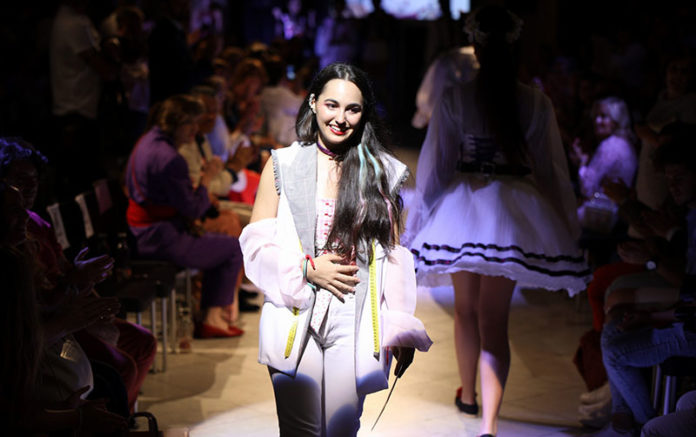Laura Manuela Sánchez gana el Premio de Moda Nacional para Jóvenes Diseñadores