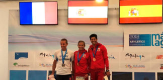 Leo Toro en el podio de los 10 km marcha del Mundial Veterano de Atletismo