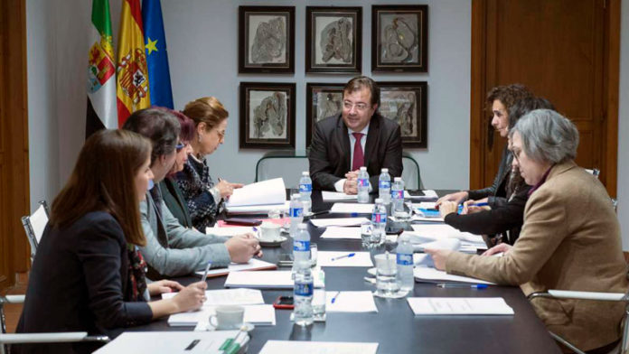 20181122_asistencia_junta La Junta prorroga varios convenios con Ayuntamientos para la prestación de servicios de atención social básica