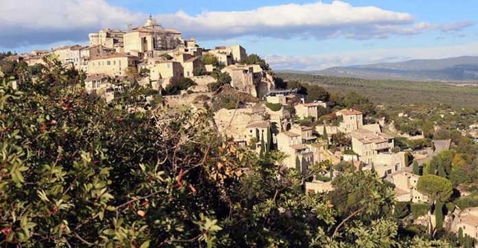 Gordes, uno de los pueblos más bonitos de Francia. Grada 128. Viajes