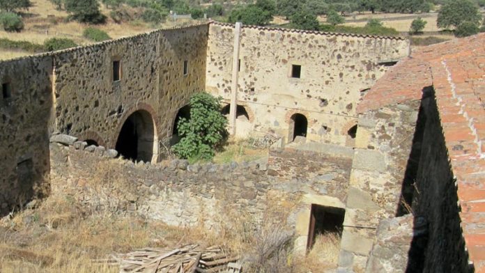 José Antonio Ramos y Francisco Pérez descubren el conventual santiaguista en Salvatierra de Santiago