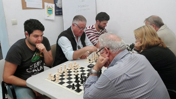 El programa 'Ajedrez sin barreras' fomenta espacios comunes para colectivos en riesgo de exclusión