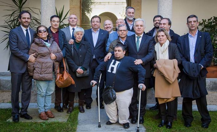 Representantes del Cermi Extremadura se reúnen con el presidente de la Junta, Guillermo Fernández Vara