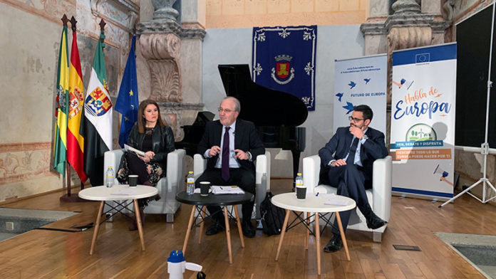 El debate ‘Habla de Europa’ llega a Olivenza para acercar Europa a las zonas rurales El debate 'Habla de Europa' llega a Olivenza para acercar Europa a las zonas rurales