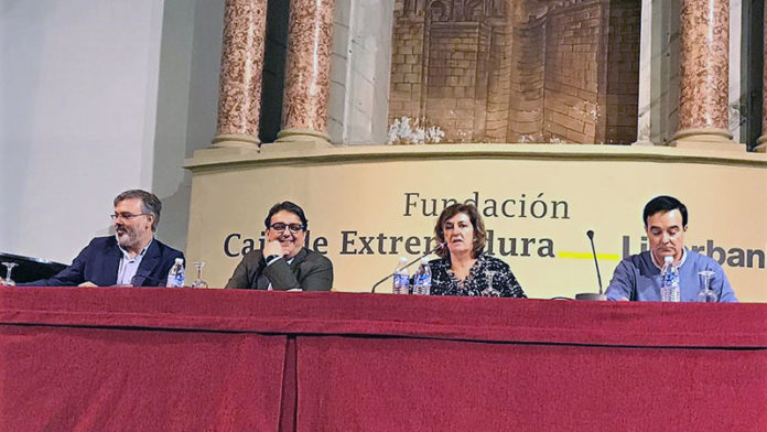 El Auditorio Santa Ana de Plasencia cuenta con un bucle de inducción magnética para personas con discapacidad auditiva El Auditorio Santa Ana de Plasencia cuenta con un bucle de inducción magnética para personas con discapacidad auditiva