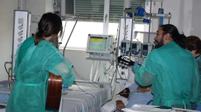 Dos musicoterapeutas extremeños son premiados en los ‘Go health awards’ Dos musicoterapeutas extremeños son premiados en los 'Go health awards'