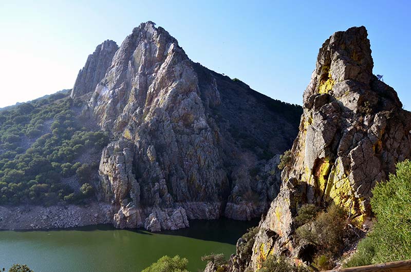 El Instituto Geológico y Minero de España edita la Guía Geológica del Parque Nacional de Monfragüe