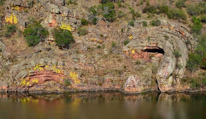 El Instituto Geológico y Minero de España edita la Guía Geológica del Parque Nacional de Monfragüe