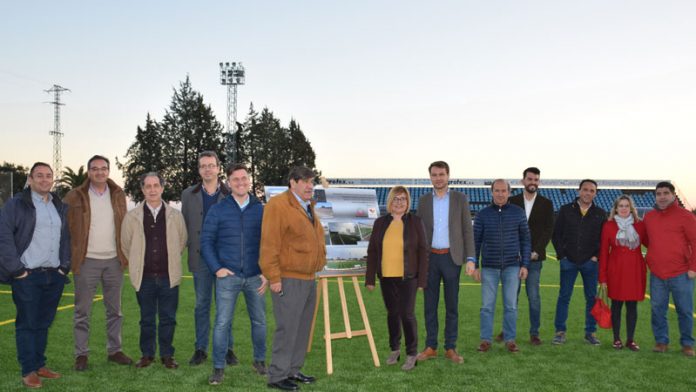 Jaraíz de la Vera cuenta con un nuevo césped artificial en el campo de fútbol Jaraíz de la Vera cuenta con un nuevo césped artificial en el campo de fútbol
