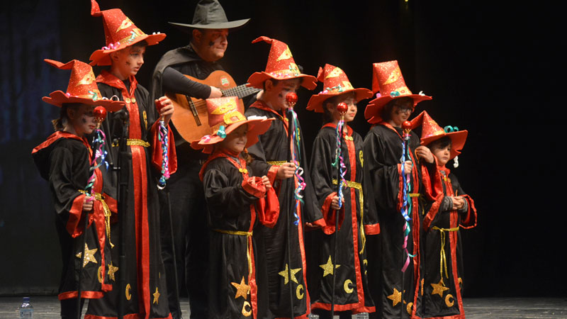 Los más pequeños arrasan en el concurso de murgas infantiles del Carnaval de Badajoz