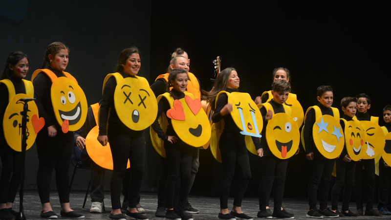 Los más pequeños arrasan en el concurso de murgas infantiles del Carnaval de Badajoz