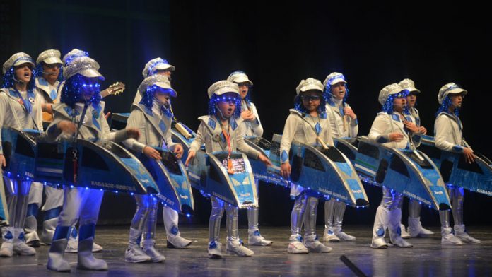 Los más pequeños arrasan en el concurso de murgas infantiles del Carnaval de Badajoz