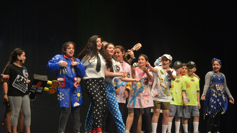 Los más pequeños arrasan en el concurso de murgas infantiles del Carnaval de Badajoz