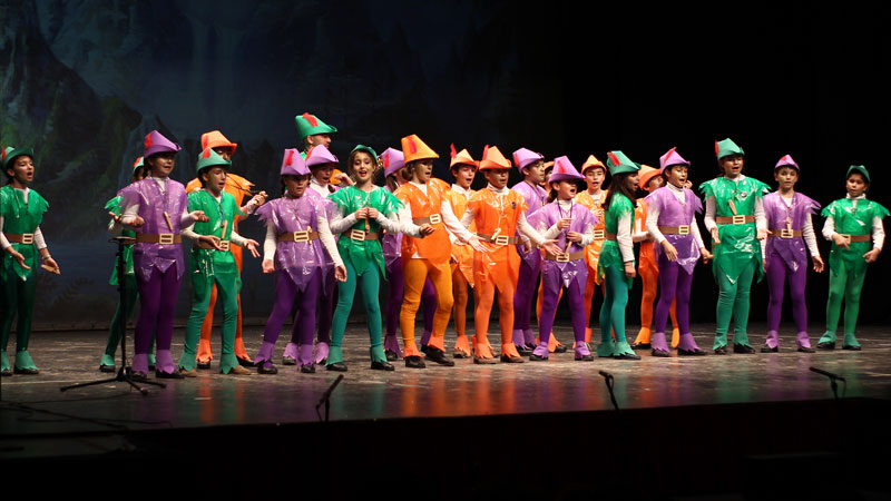 Los más pequeños arrasan en el concurso de murgas infantiles del Carnaval de Badajoz