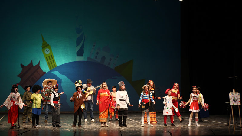 Los más pequeños arrasan en el concurso de murgas infantiles del Carnaval de Badajoz