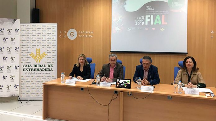 Caja Rural de Extremadura refuerza su apoyo al sector agroalimentario con su presencia en FIAL