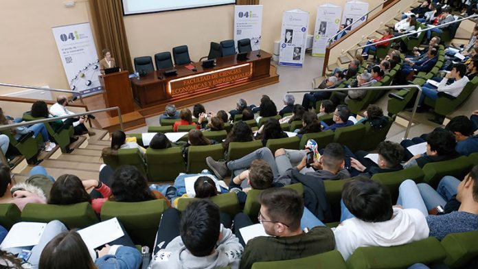 La bioquímica Margarita Salas visita la Universidad de Extremadura. Grada 132