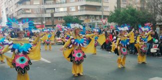 El desfile infantil del carnaval llena de color las calles de Badajoz