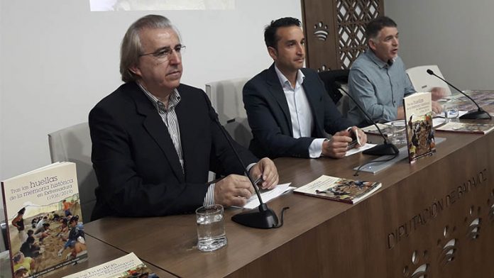 Ángel Olmedo y José Manuel Corbacho presentan el libro 'Tras las huellas de la memoria histórica en Extremadura (1936/2019)'