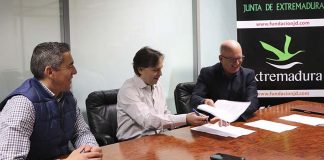 El Club Magic Extremadura firma un convenio con la Federación Internacional de Ajedrez