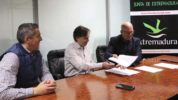 El Club Magic Extremadura firma un convenio con la Federación Internacional de Ajedrez