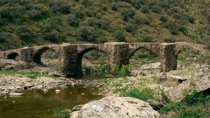 La Puente Mocha. Grada 132. Historia