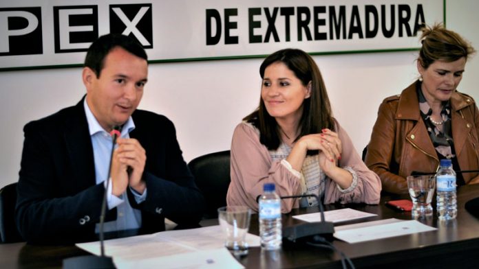 La Fempex da a conocer a los municipios el Reglamento sobre participación ciudadana en la vida pública. Grada 133