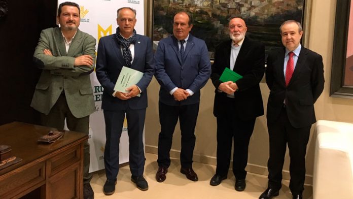 Caja Rural de Extremadura y el Colegio de Ingenieros Técnicos Agrícolas firman un convenio de colaboración