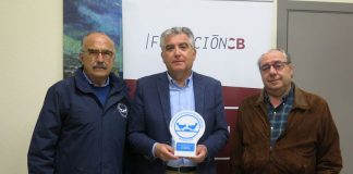 Fundación CB entrega la recaudación del concierto de 'Puerto D`Indias' al Banco Alimentos de Badajoz