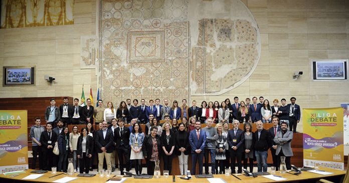La Asamblea de Extremadura acoge la final de la XI Liga de Debate Interuniversitario del G9. Grada 134