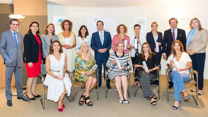 CaixaBank convoca la tercera edición de su premio Mujer Empresaria