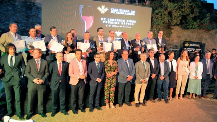Caja Rural de Extremadura entrega los Premios Espiga Vinos Ribera del Guadiana y Tapón de corcho