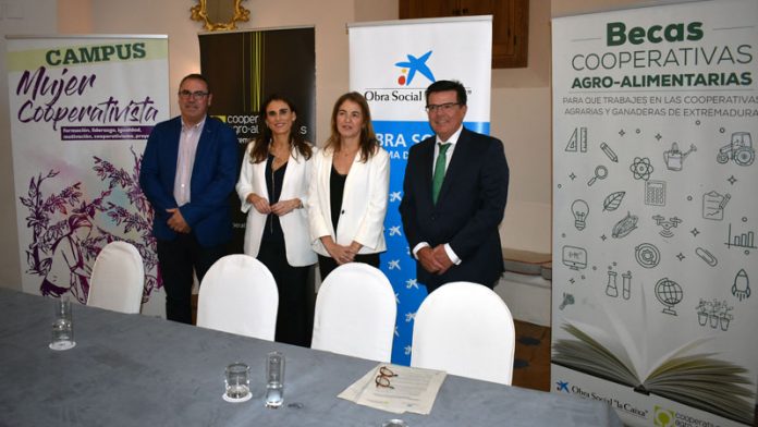 La Caixa y Cooperativas Agro-alimentarias Extremadura promoverán la inserción laboral y la igualdad de oportunidades
