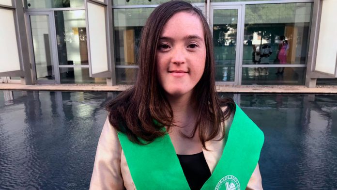Blanca San Segundo es la primera persona con síndrome de Down que consigue un grado universitario en España
