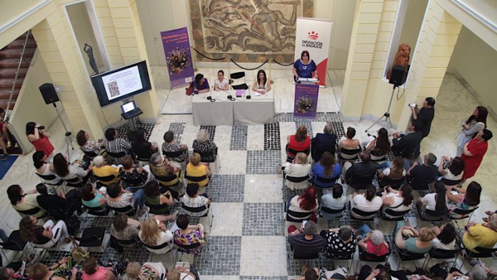 La Federación de Asociaciones de Mujeres Rurales edita el libro 'Historias de la vida en el medio rural extremeño'