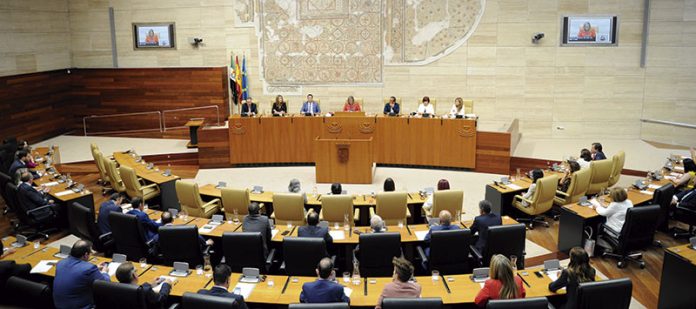 La Asamblea de Extremadura inicia la X Legislatura. Grada 136