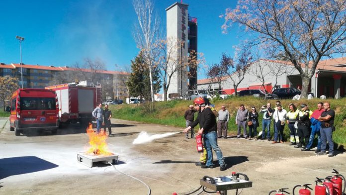 Trabajadores municipales reciben formación sobre prevención de incendios. Grada 136. Fempex