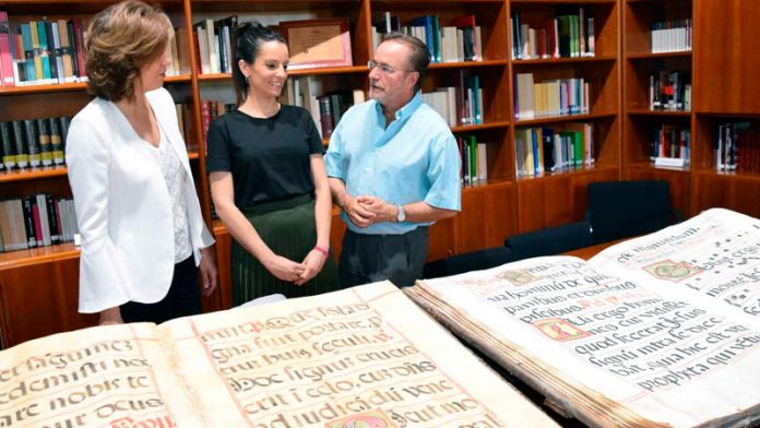 La Junta de Extremadura recupera la ‘Biblioteca de Yuste’, que vuelve al Monasterio