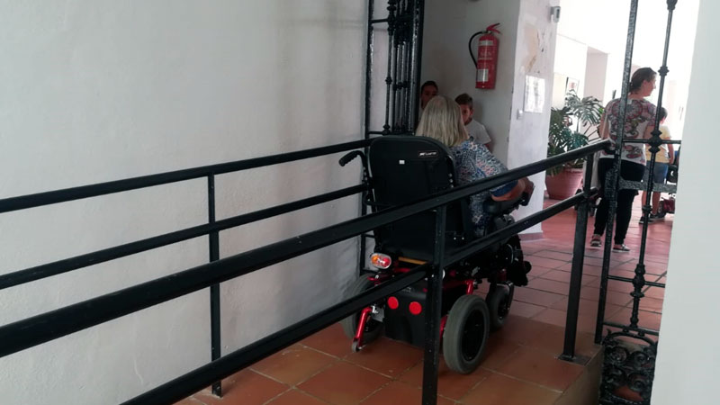 El Ayuntamiento de Zafra y la barriada del Príncipe ya son accesibles para personas con movilidad reducida