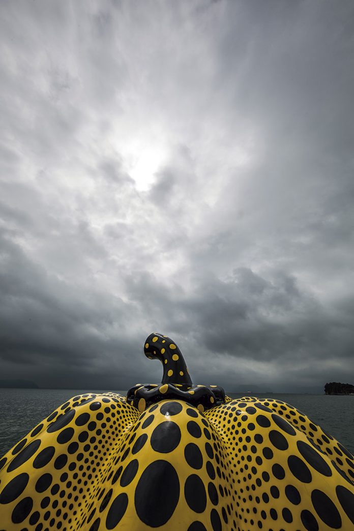 'Japón. Naoshima. Yayoi Kusama - pumpkin (2017)'. Grada 138. Fotografía