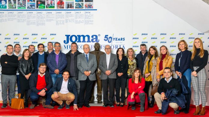 Empresas familiares extremeñas visitan Joma Sport, referente en el equipamiento deportivo