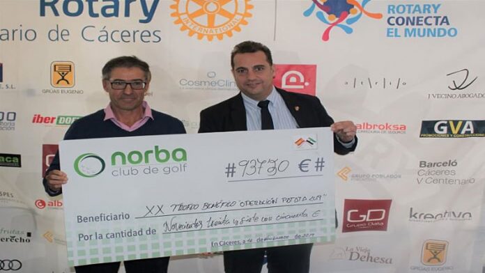 El Club Rotary de Cáceres recauda 1.500 euros en su torneo benéfico de golf