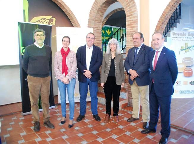 La finca 'El Toril' de Caja Rural de Extremadura acoge la jornada 'Valores cooperativos'
