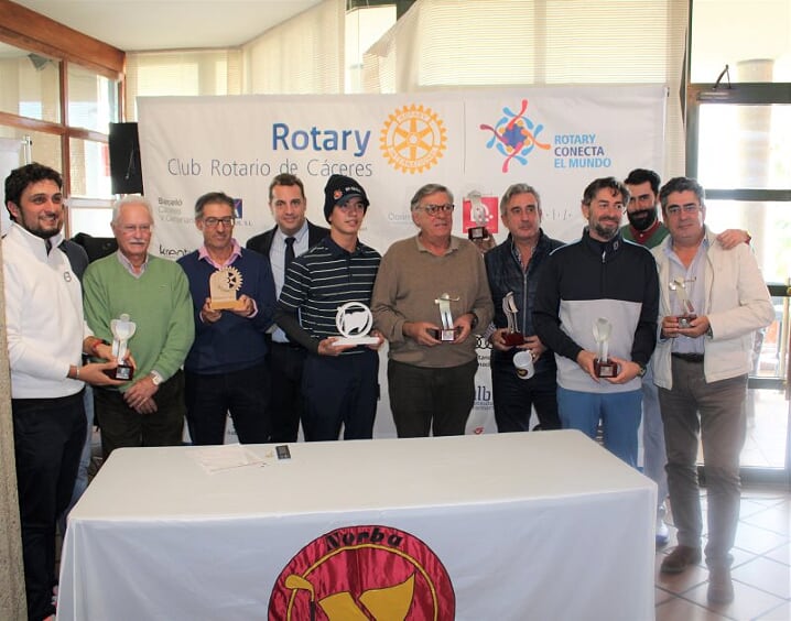 El Club Rotary de Cáceres recauda 1.500 euros en su torneo benéfico de golf