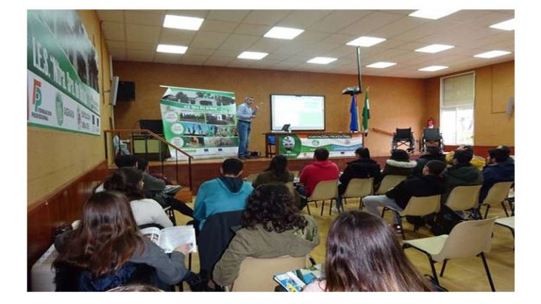 Alumnos del instituto Nuestra Señora de Bótoa de Badajoz se forman en materia de accesibilidad urbana