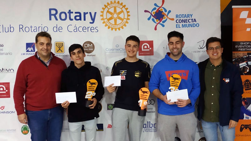 Rotary Cáceres recoge más de un centenar de juguete para el 'Proyecto Sonrisas'