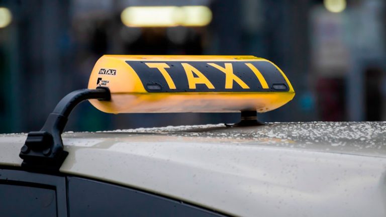 El Defensor del Pueblo reclama que los VTC cumplan los mismos requisitos sobre accesibilidad que el taxi