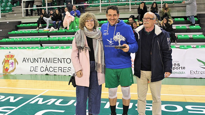 El Extremadura Grupo Laura Otero gana el Trofeo Cáceres Patrimonio de la Humanidad de voleibol