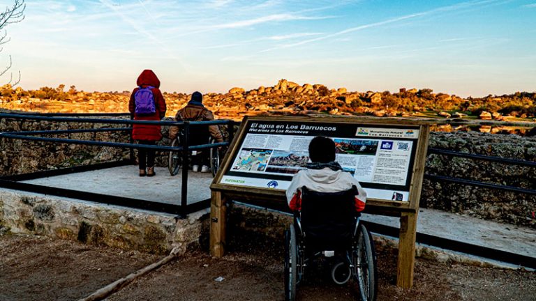 El Ayuntamiento de Malpartida de Cáceres inaugura un mirador accesible en la Charca del Barrueco de Abajo