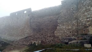 La muralla del Espolón de Trujillo sufre un derrumbe parcial